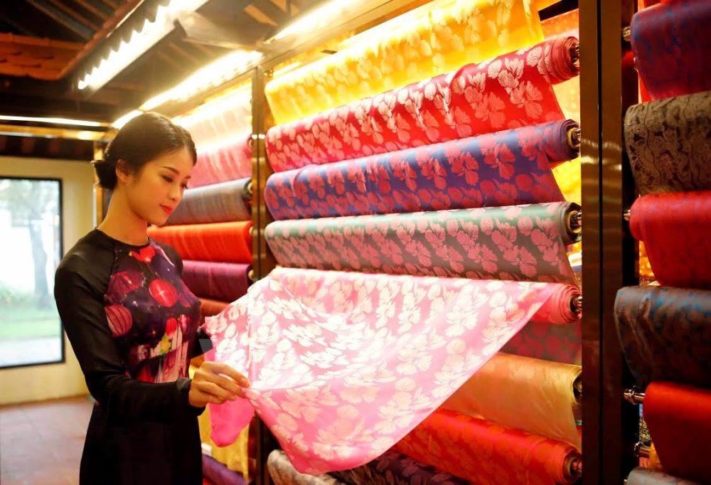 Nguồn gốc của sợi tơ tằm