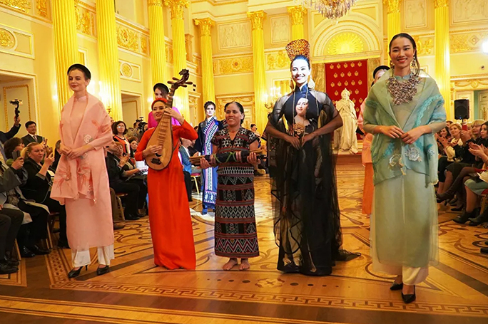 Áo dài thổ cẩm Lụa Việt Nam